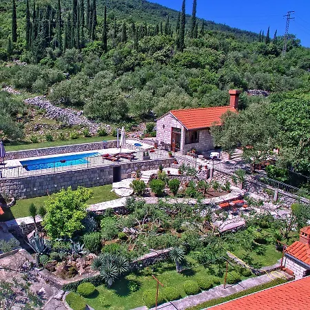 Villa Lucija *