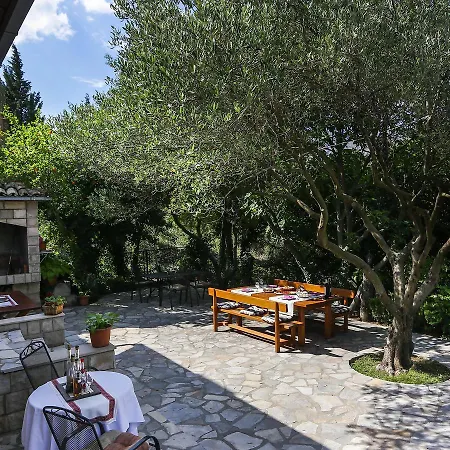 Villa Lucija *